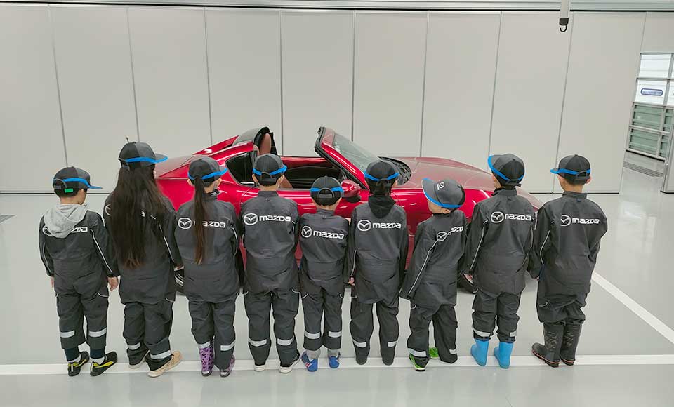 小さなエンジニアたちが当社を訪問！未来の自動車整備士たちの活気ある一日